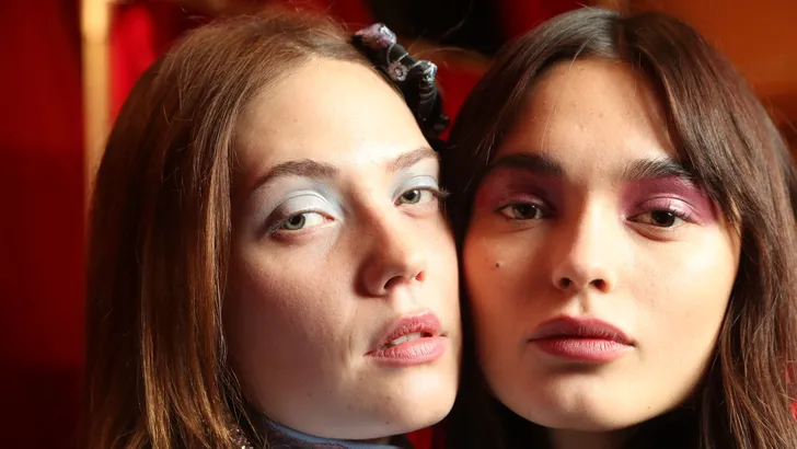 Zien: bizarre wimpertrend gaat viral