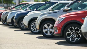 Nederland koopt steeds vaker auto's van 16 jaar en ouder, en dit ene bedrag verklaart waarom