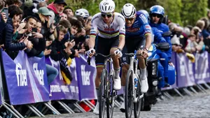 Tom Dumoulin is scherp van de tong, maar denkt dat Mathieu van der Poel in de Ronde van Vlaanderen weinig anders had kunnen doen.