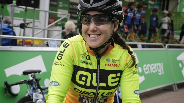 Chloe Hosking lanceert zichzelf naar ritzege OVO Energy Women's Tour