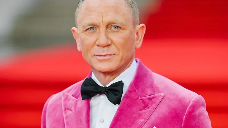 Dit is de reden dat Daniel Craig een roze jasje droeg