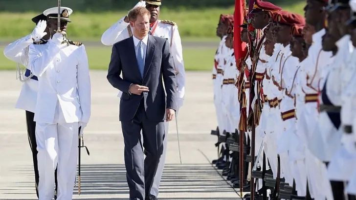 Prins Harry legt Antigua plat