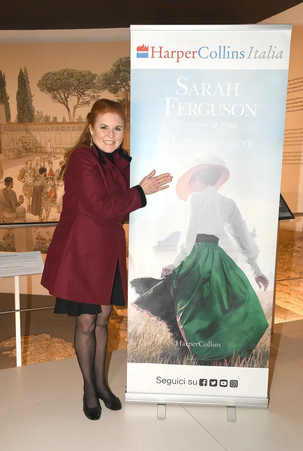Schandalen Sarah Ferguson: Sarah Ferguson prijst haar boek aan in 2021.