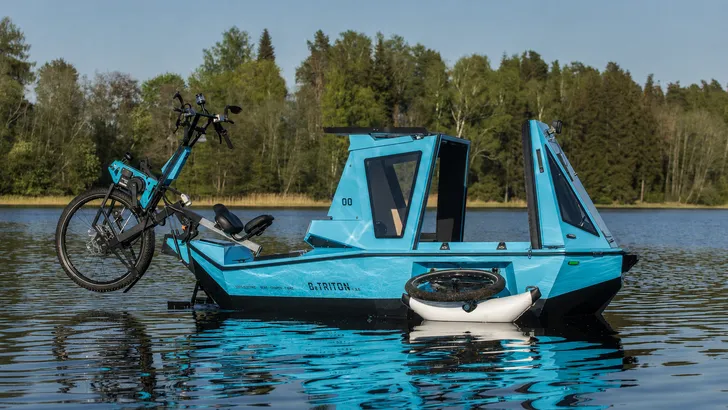 Deze briljante elektrische fiets is ook een boot én een kleine camper in één