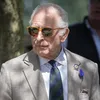 Dure maatpakken, perfect gepoetste laarzen en zilveren lucifers: koning Charles blijkt een ware luxepoes | Nouveau