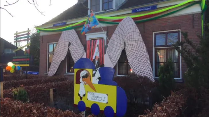 Brabants dorp in paniek door enorme vagina in voortuin