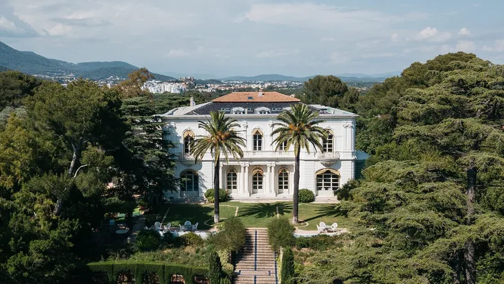 Je kunt logeren in de Downton Abbey villa aan de Rivièra!