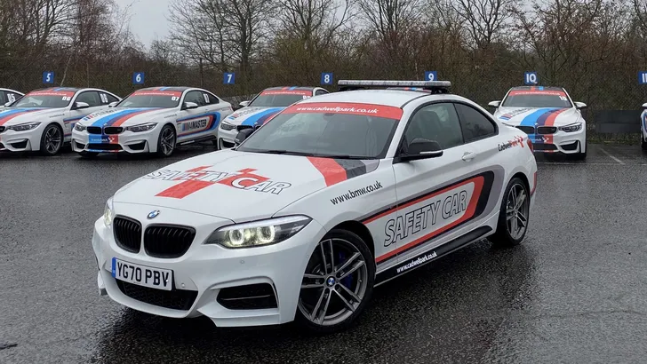 Bizar! Medical en safety car Cadwell Park gestolen 