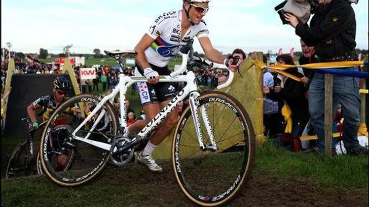 Albert wint in Ronse, Pauwels eerste leider
