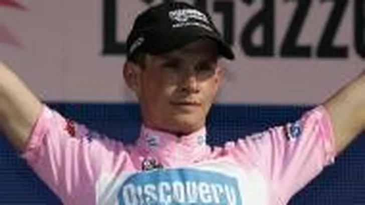 Savoldelli pakt eerste roze in Giro