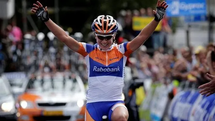 Van Vleuten nieuwe Nederlands kampioen in Kerkrade
