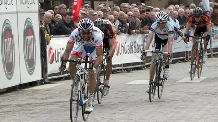 Serpa wint in Coppi & Bartali, Zaugg leidt