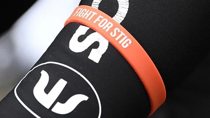 Speciale Fight For Stig-polsbandjes groot succes
