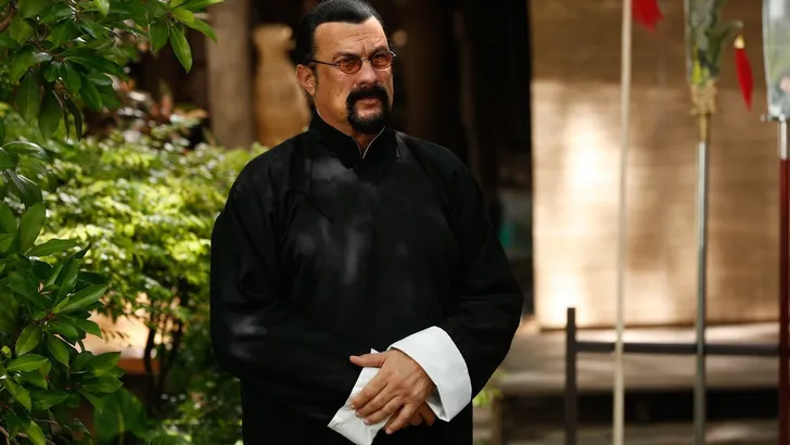bitcoiin2gen steven seagal cryptovaluta