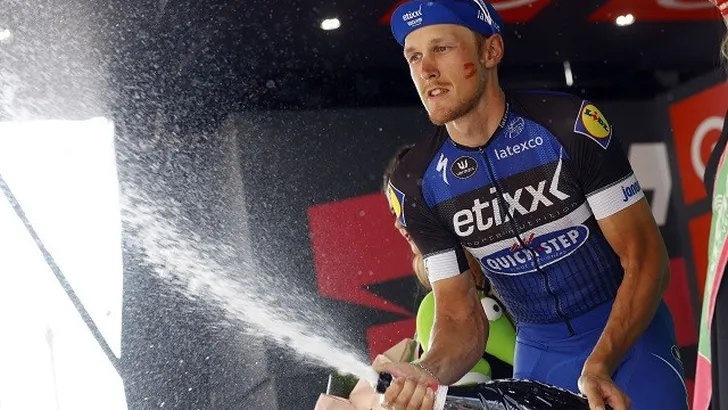 Trentin wint openingsetappe Tour de l'Ain in massasprint