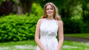Foto van prinses Ariane bij zomerfotosessie 2024. – Prinses Ariane is klaar met examens.