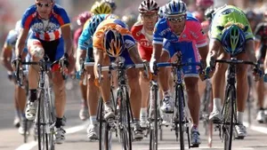 TOUR: Pozzato wint de rit, Vino verliest tijd