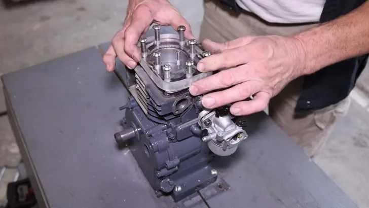 VIDEO: kun je een motor laten lopen op buskruit?