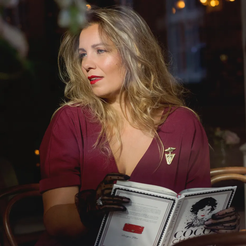 ‘Donna’ handgemaakte broche/hanger. Zilver €419 | Goud €427