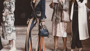 Duik in je lades! Dit nostalgische statement-piece domineert de catwalks én jouw feed. Chic, groots en... helemaal gratis?