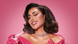 De geur van je favoriete poeder: alles over de Easy Bake Intense lancering van Huda Beauty