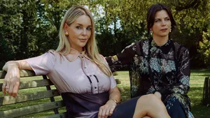 Chantal Janzen en Elise Schaap in Videoland serie Dochters