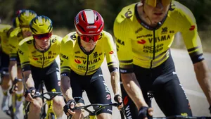 Jonas Vingegaard met Team Visma | lease a Bike.