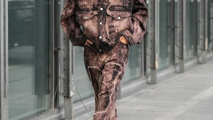 Vrouw met stijlvolle look.