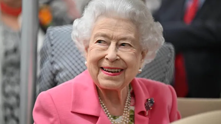 Queen Elizabeth II attends the Chelsea Flower Show