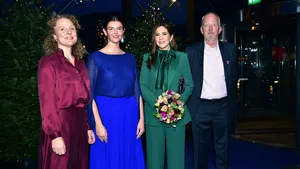 Royal looks: koningin Mary in 't groen