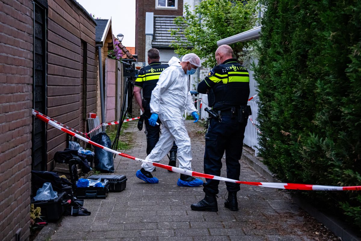 Schokkende moord Hellevoetsluis: vrouw onthoofd, zoon met hoofd in auto aangehouden