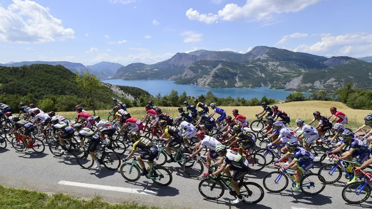 UCI dringt pelotongrootte terug om veiligheid te vergroten