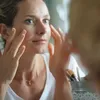Voorgebruind op vakantie? Deze druppels geven je huid een zomerse gloed in no time! | Elegance