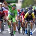 marcel kittel en dylan groenewegen naast elkaar net na een finish in de tour de france, met kittel die juichend de finish passeert