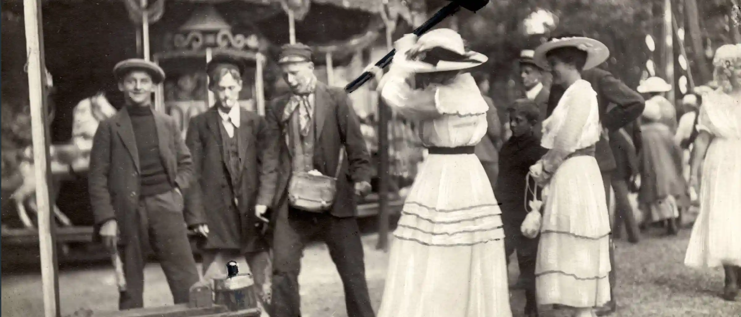 Een kopvan-jut op een kermis in Amsterdam in het eerste kwart van de 20ste eeuw