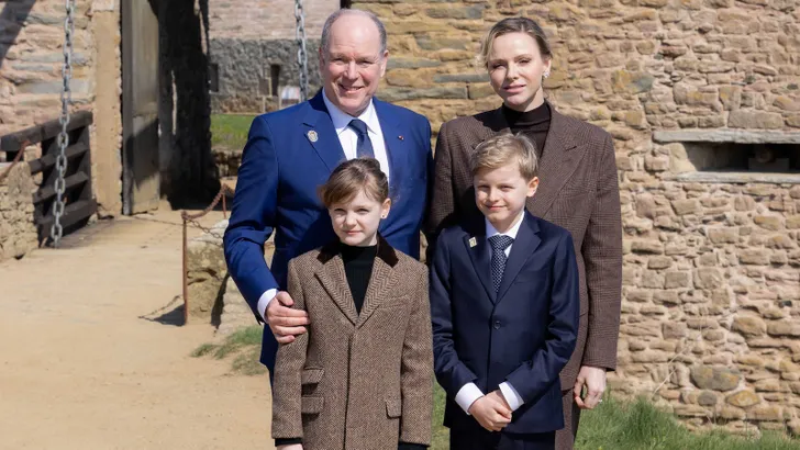 Prins Albert en prinses Charlene met prinses Gabriella en prins Jacques.