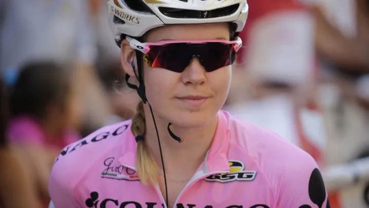 Giro Rosa: Sheyla Gutiérrez kraait victorie in Baronissi; Van der Breggen behoudt roze trui