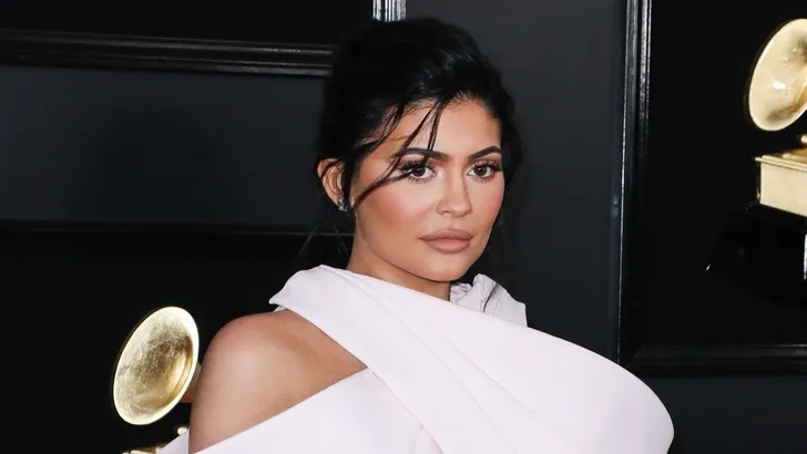 Kylie Jenner brengt 90's haarstijl terug