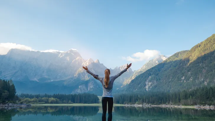 Vrouw rekent af met eetverslaving en verandert in health goeroe