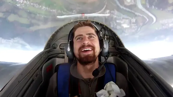 Video | Praatjesmaker Peter Sagan vliegt mee in straaljager