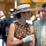 Julia Roberts has a drink with Richard Gere 1990