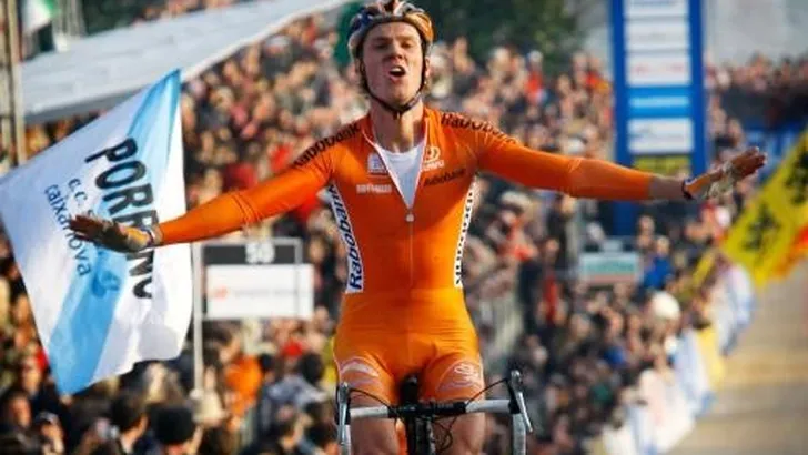 NIEUWE WIELER REVUE EERT LARS BOOM