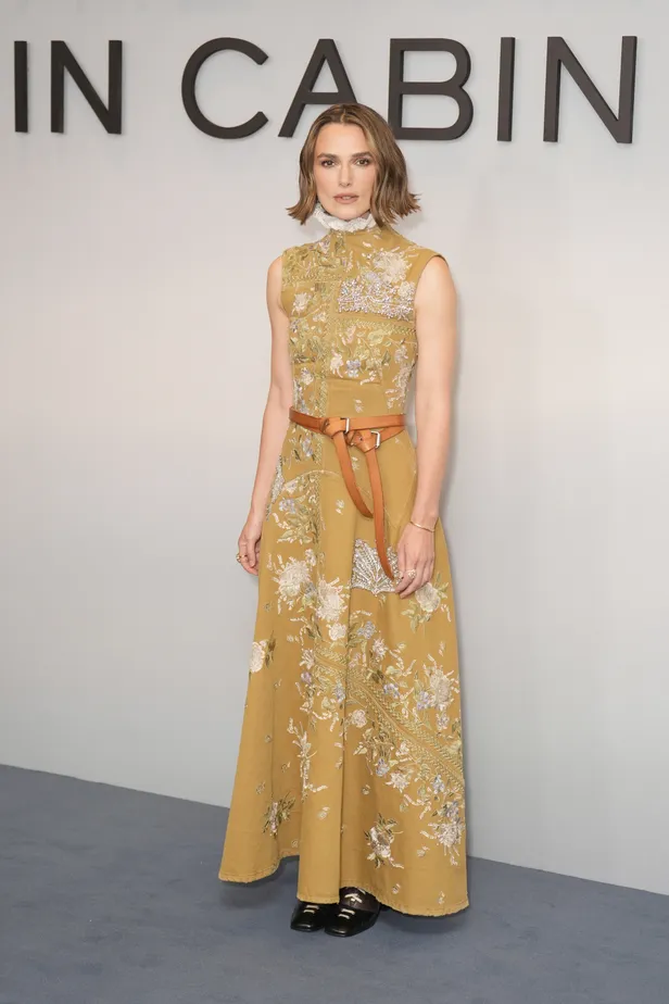 Charlene bob kapsel: Keira Knightley met een bob bij de Londense première van The Woman in Cabin 10.