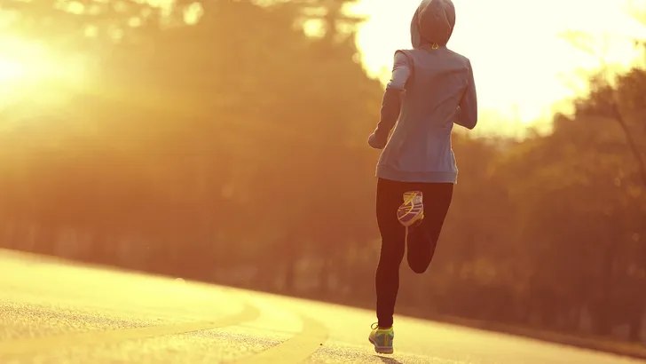 Steken tijdens het sporten? Dit is de oorzaak en zo kun je ze verhelpen
