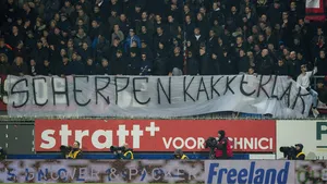 Ten Hag baalt van actie Ajax-fans tegen Emmen-keeper Scherpen