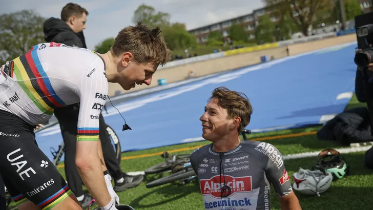 jasper philipsen en tadej pogacar