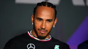 Hamilton ontevreden over afhandeling zaak Horner: 'Het hangt over de sport heen'