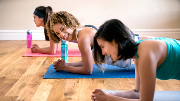Is kruipen dé fitnesstrend van 2017?