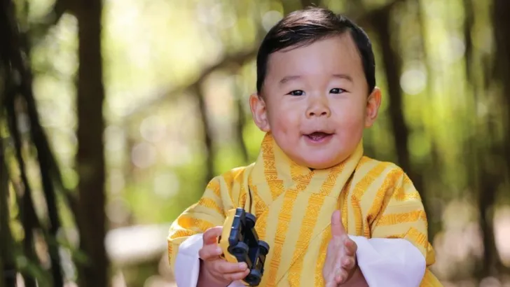Lief: Drakenprinsje van Bhutan is bijna 1 jaar! 