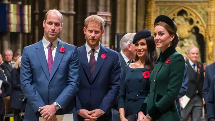Aha! Hierom moesten de royals dus lachen tijdens de familiefoto